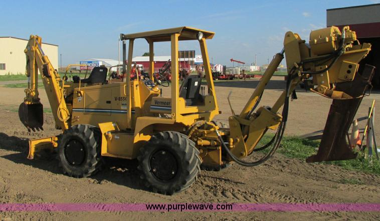 image for item E5184 1995 Vermeer V8550 vibratory plow backhoe