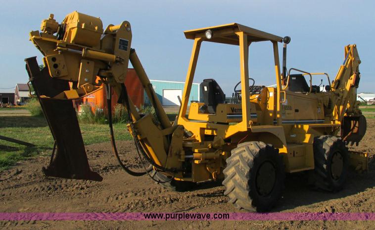image for item E5184 1995 Vermeer V8550 vibratory plow backhoe