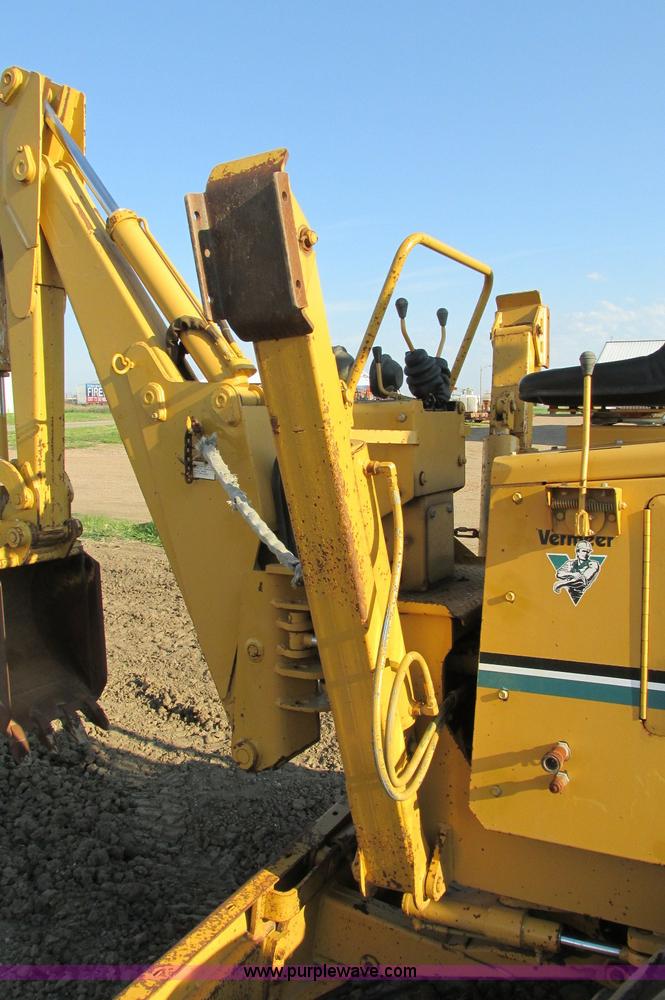 image for item E5184 1995 Vermeer V8550 vibratory plow backhoe