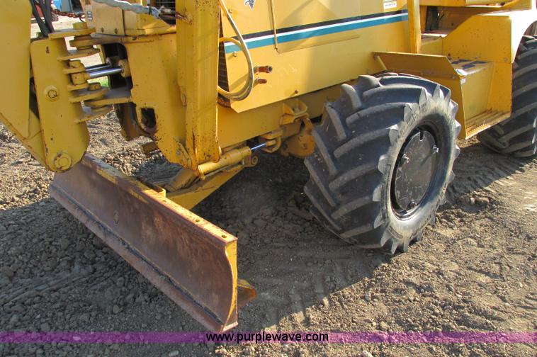 image for item E5184 1995 Vermeer V8550 vibratory plow backhoe