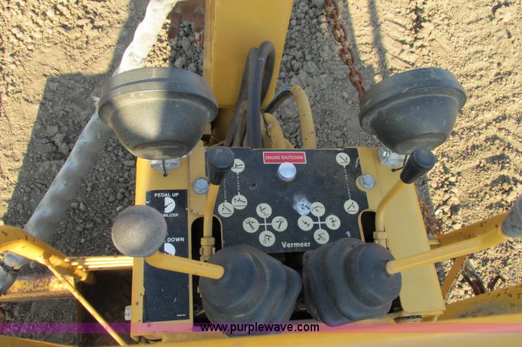 image for item E5184 1995 Vermeer V8550 vibratory plow backhoe