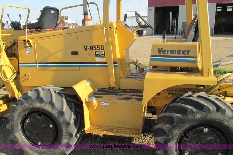 image for item E5184 1995 Vermeer V8550 vibratory plow backhoe