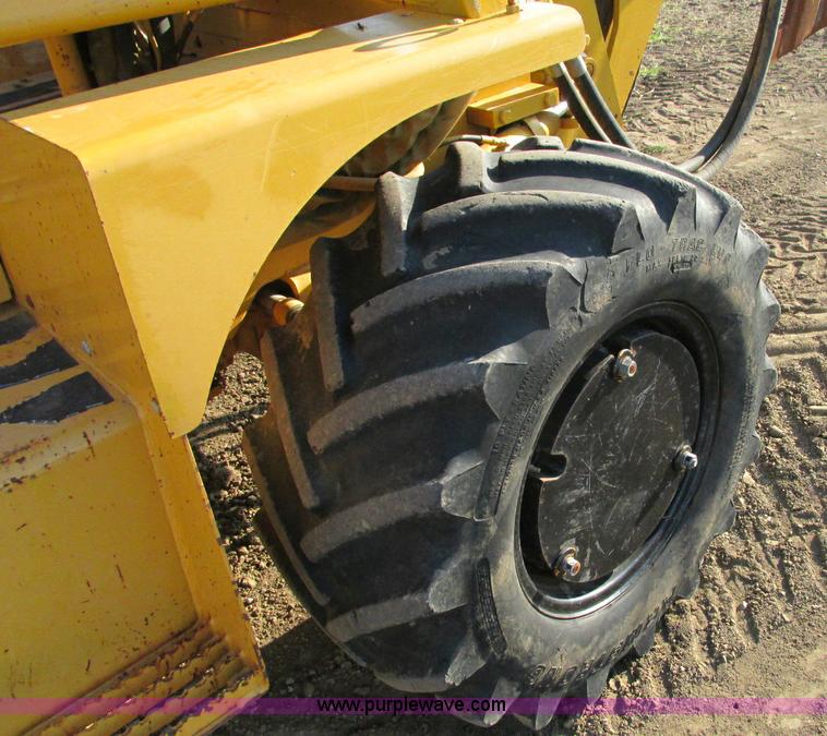 image for item E5184 1995 Vermeer V8550 vibratory plow backhoe