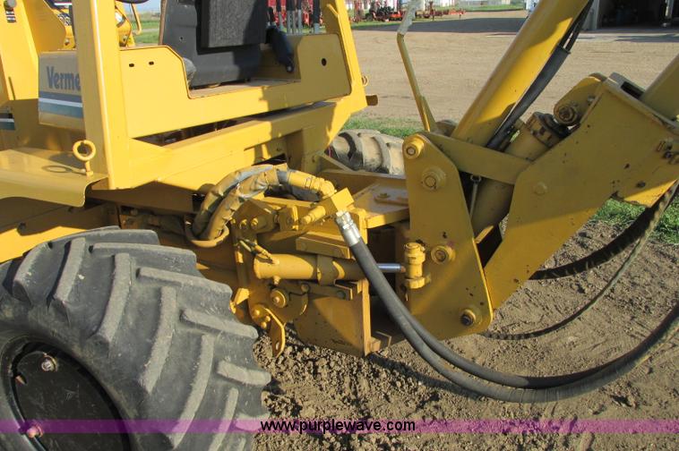 image for item E5184 1995 Vermeer V8550 vibratory plow backhoe