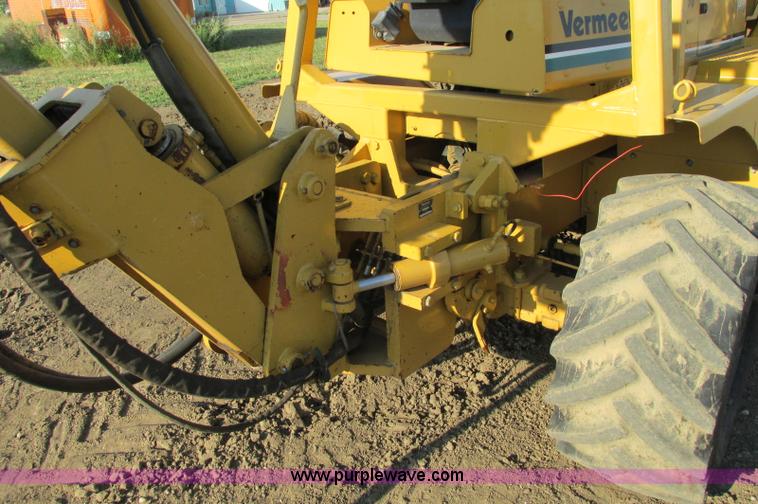 image for item E5184 1995 Vermeer V8550 vibratory plow backhoe