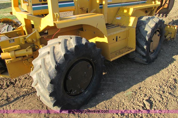image for item E5184 1995 Vermeer V8550 vibratory plow backhoe