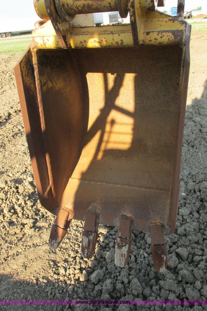 image for item E5184 1995 Vermeer V8550 vibratory plow backhoe