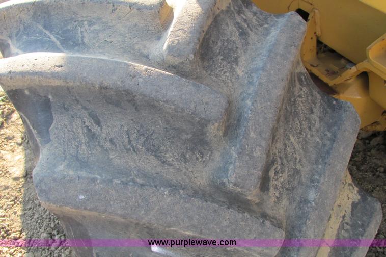 image for item E5184 1995 Vermeer V8550 vibratory plow backhoe