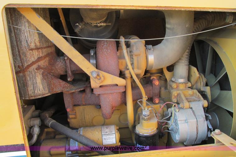 image for item E5184 1995 Vermeer V8550 vibratory plow backhoe