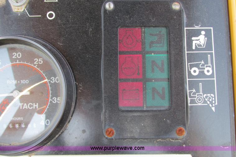 image for item E5184 1995 Vermeer V8550 vibratory plow backhoe