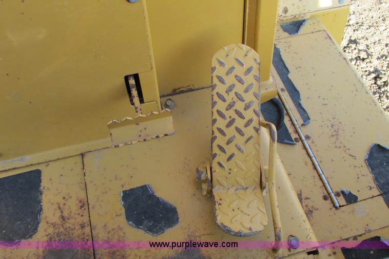 image for item E5184 1995 Vermeer V8550 vibratory plow backhoe