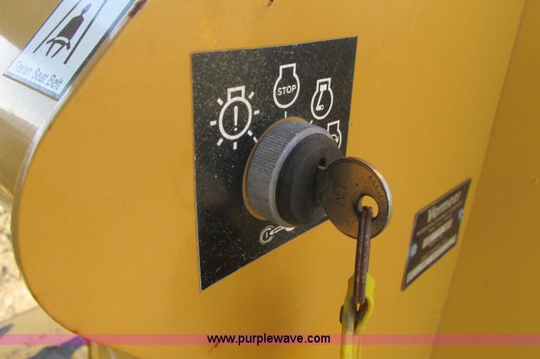 image for item E5184 1995 Vermeer V8550 vibratory plow backhoe