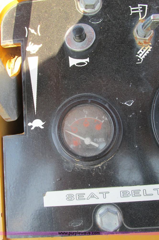 image for item E5184 1995 Vermeer V8550 vibratory plow backhoe