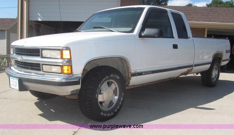 image for item F7050 1998 Chevrolet Cheyenne 1500 Ext. Cab pickup truck