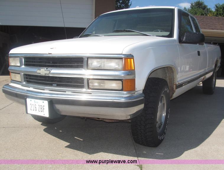 image for item F7050 1998 Chevrolet Cheyenne 1500 Ext. Cab pickup truck