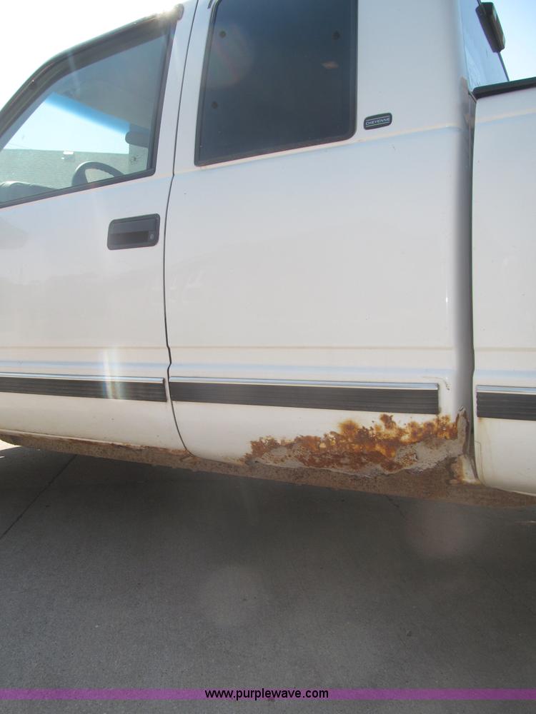 image for item F7050 1998 Chevrolet Cheyenne 1500 Ext. Cab pickup truck