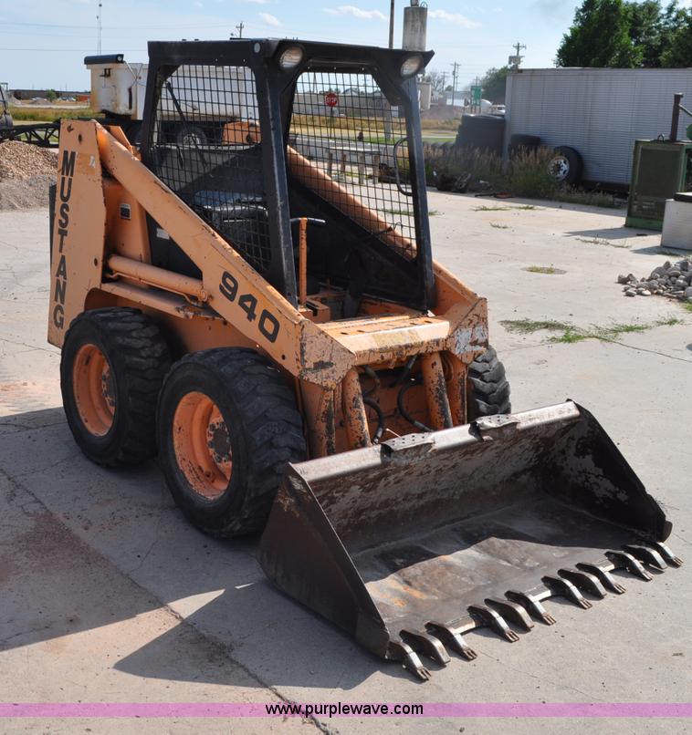 image for item G6074 Mustang 940 skid steer