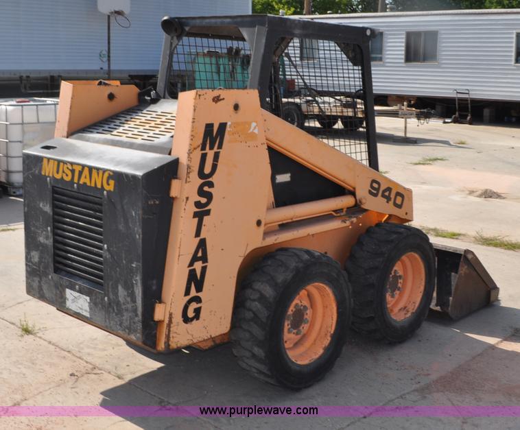 image for item G6074 Mustang 940 skid steer