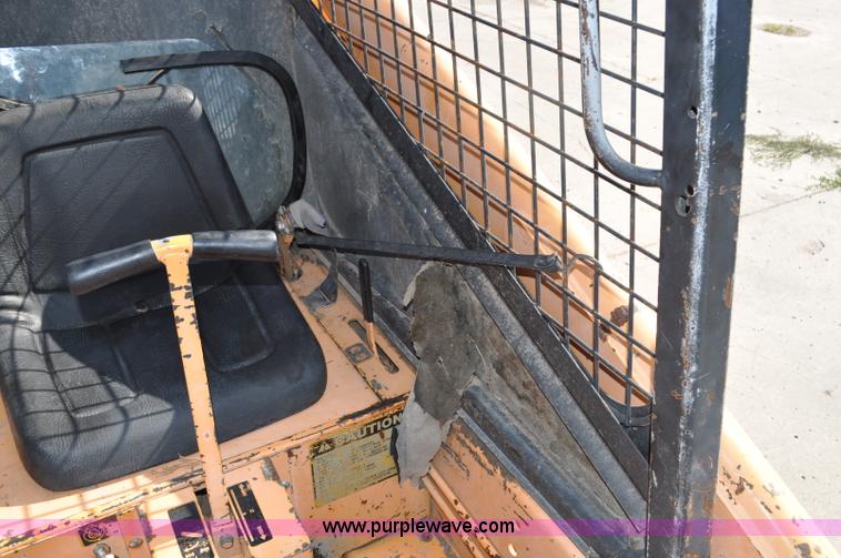 image for item G6074 Mustang 940 skid steer