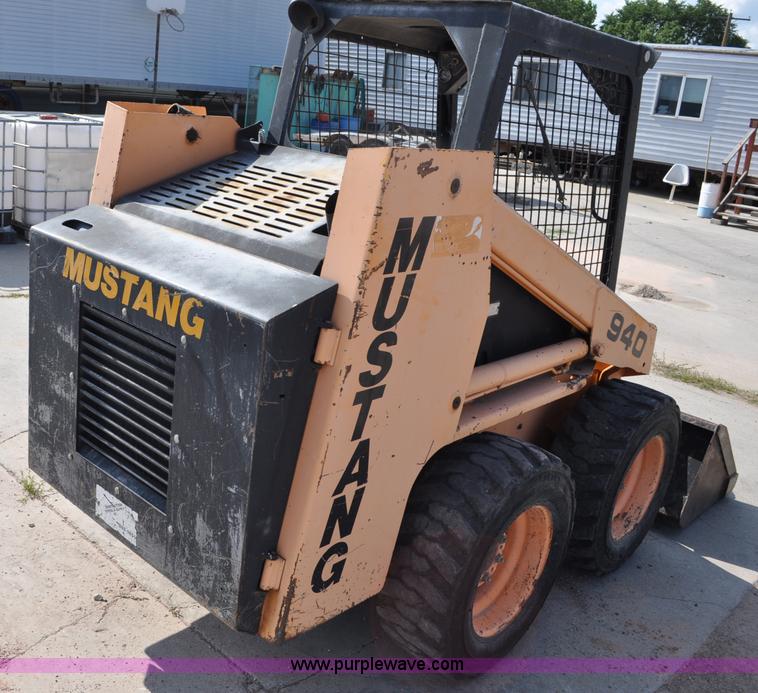 image for item G6074 Mustang 940 skid steer