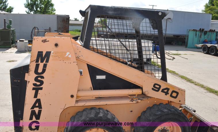 image for item G6074 Mustang 940 skid steer