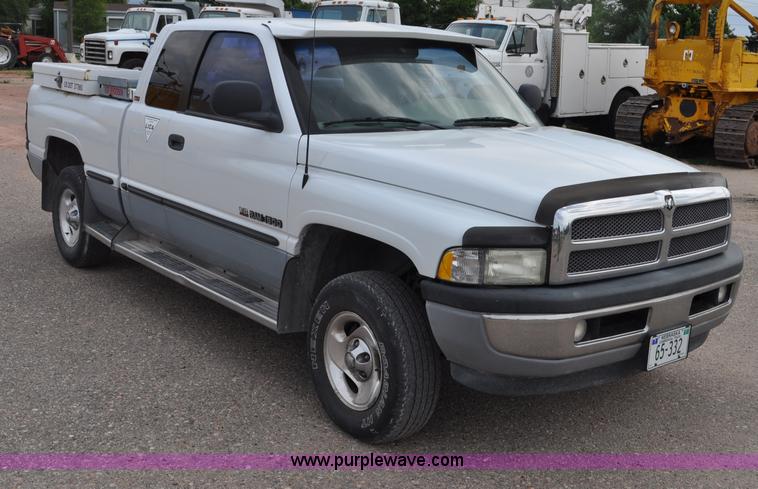 image for item G6075 1998 Dodge Ram 1500 Quad Cab pickup truck