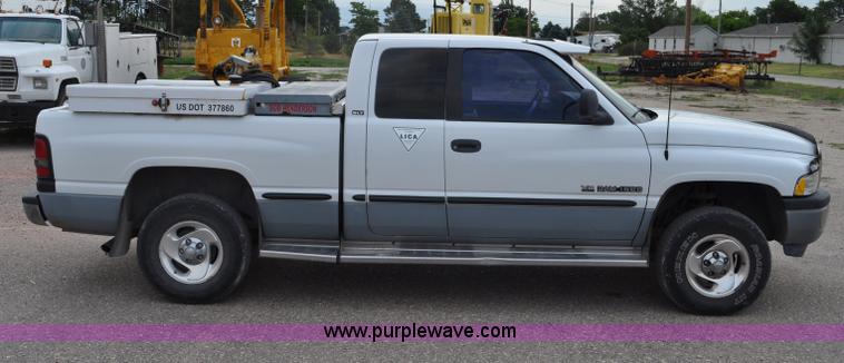 image for item G6075 1998 Dodge Ram 1500 Quad Cab pickup truck