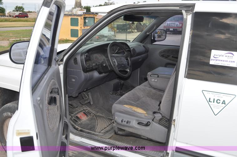 image for item G6075 1998 Dodge Ram 1500 Quad Cab pickup truck