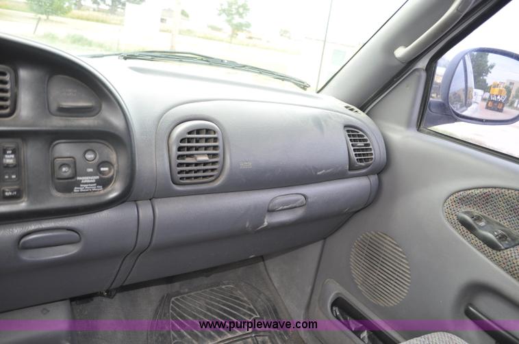 image for item G6075 1998 Dodge Ram 1500 Quad Cab pickup truck