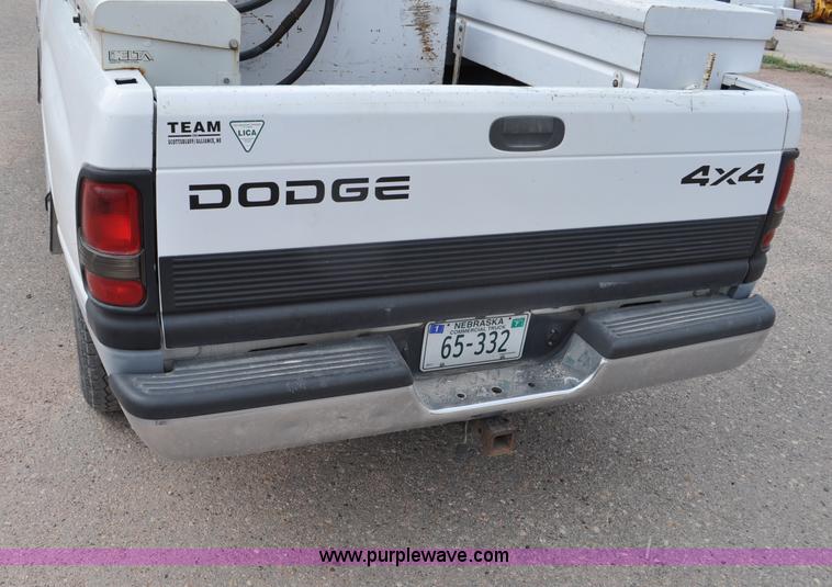 image for item G6075 1998 Dodge Ram 1500 Quad Cab pickup truck