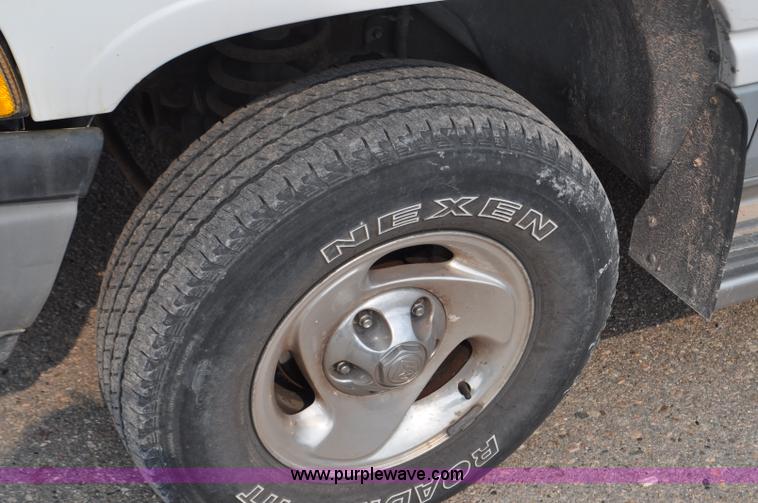 image for item G6075 1998 Dodge Ram 1500 Quad Cab pickup truck