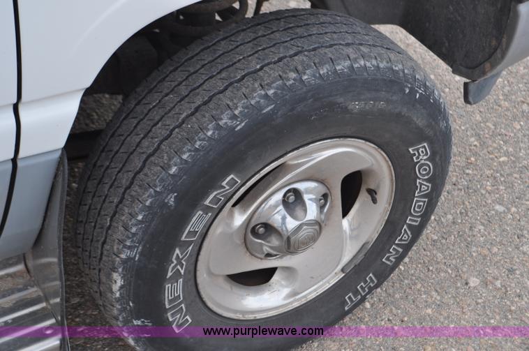 image for item G6075 1998 Dodge Ram 1500 Quad Cab pickup truck