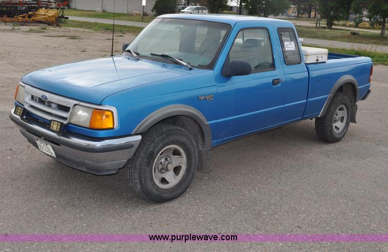image for item G6076 1993 Ford Ranger XLT SuperCab pickup truck