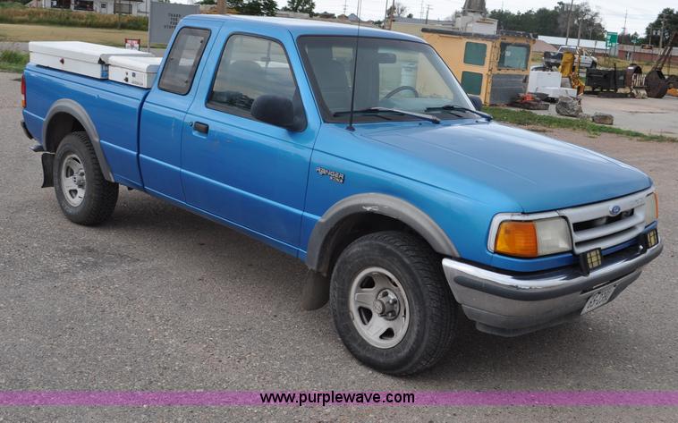 image for item G6076 1993 Ford Ranger XLT SuperCab pickup truck