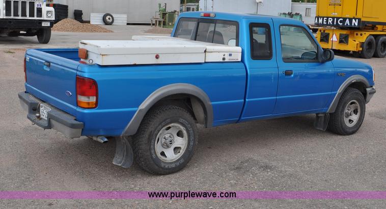 image for item G6076 1993 Ford Ranger XLT SuperCab pickup truck