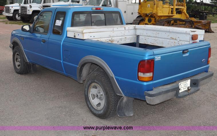 image for item G6076 1993 Ford Ranger XLT SuperCab pickup truck