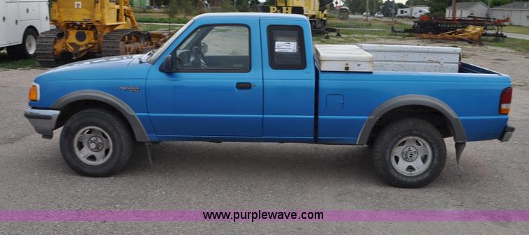 image for item G6076 1993 Ford Ranger XLT SuperCab pickup truck