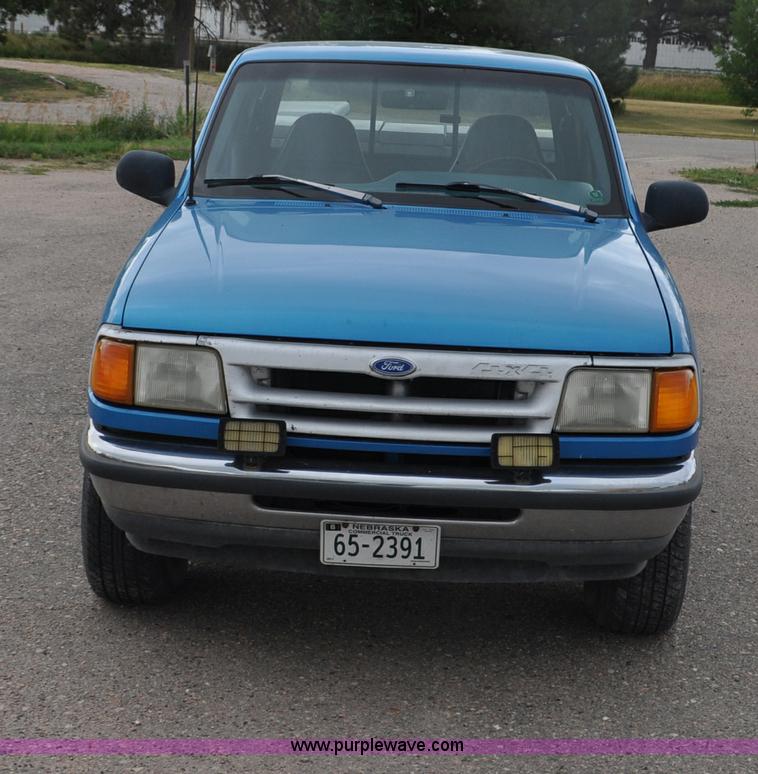 image for item G6076 1993 Ford Ranger XLT SuperCab pickup truck