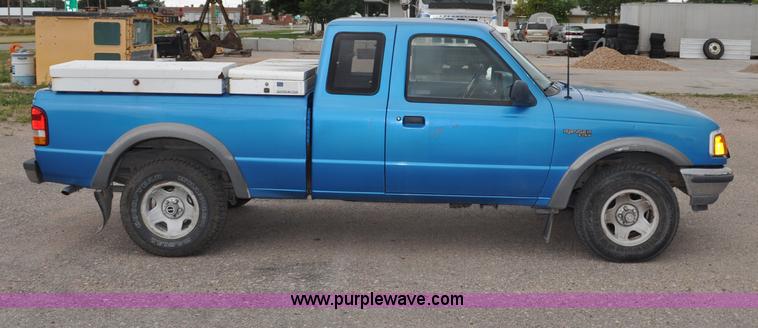 image for item G6076 1993 Ford Ranger XLT SuperCab pickup truck