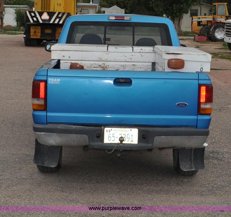 image for item G6076 1993 Ford Ranger XLT SuperCab pickup truck