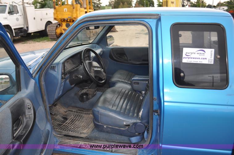 image for item G6076 1993 Ford Ranger XLT SuperCab pickup truck