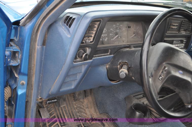 image for item G6076 1993 Ford Ranger XLT SuperCab pickup truck