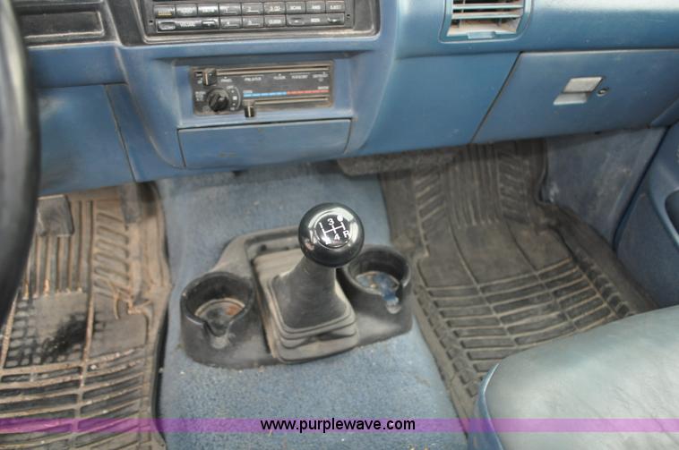 image for item G6076 1993 Ford Ranger XLT SuperCab pickup truck