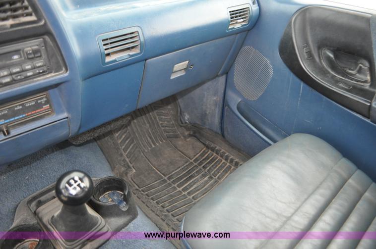 image for item G6076 1993 Ford Ranger XLT SuperCab pickup truck