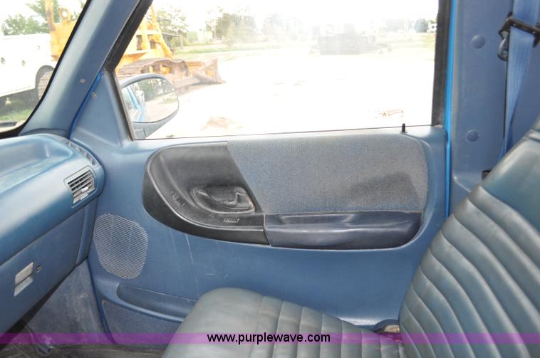 image for item G6076 1993 Ford Ranger XLT SuperCab pickup truck