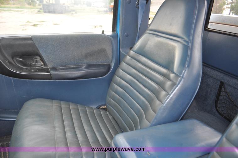image for item G6076 1993 Ford Ranger XLT SuperCab pickup truck