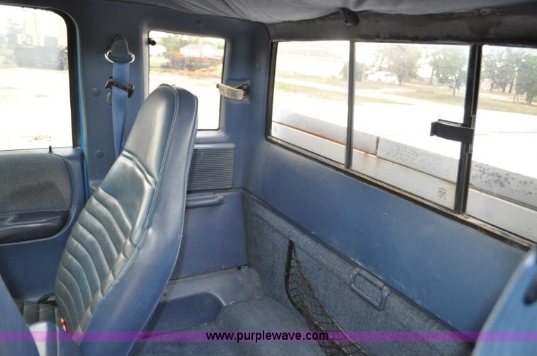 image for item G6076 1993 Ford Ranger XLT SuperCab pickup truck