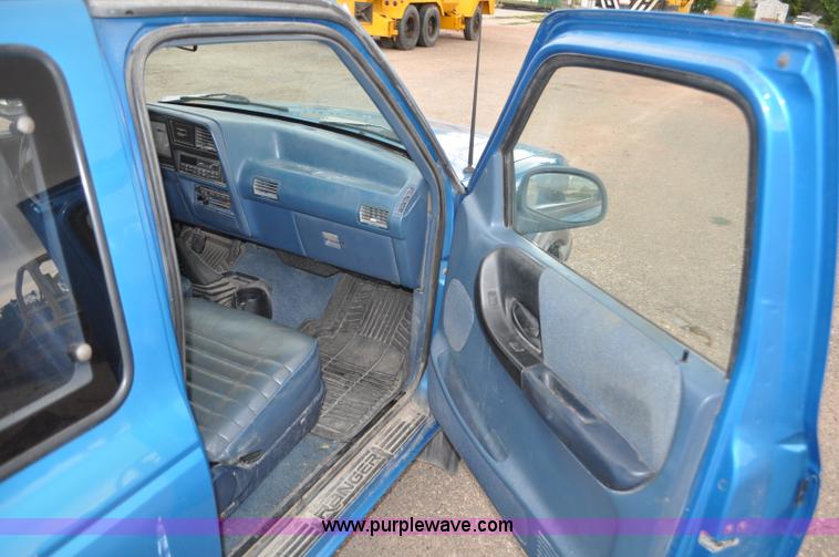 image for item G6076 1993 Ford Ranger XLT SuperCab pickup truck