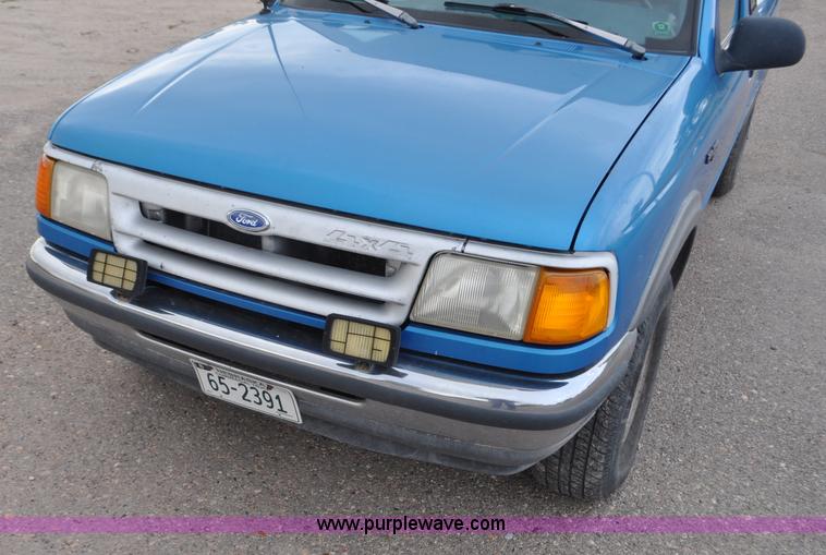 image for item G6076 1993 Ford Ranger XLT SuperCab pickup truck