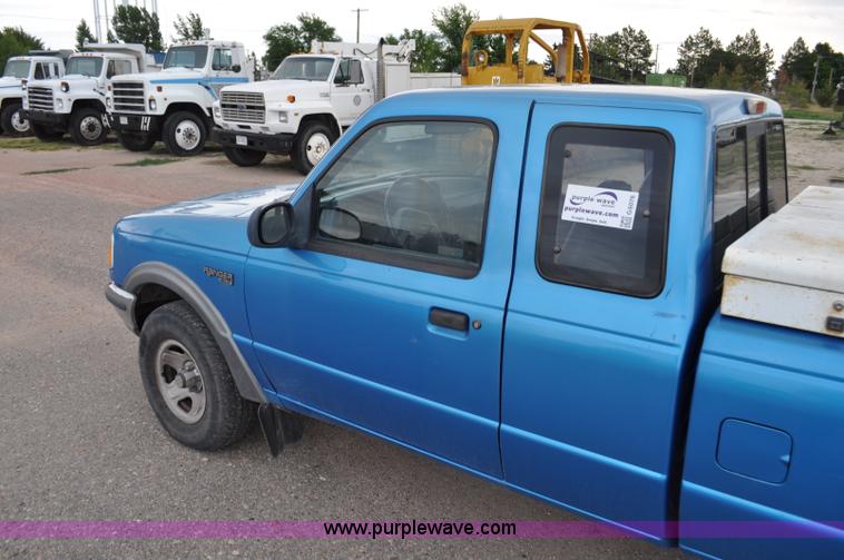 image for item G6076 1993 Ford Ranger XLT SuperCab pickup truck